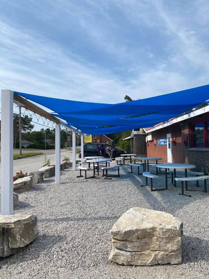 Huron Sands Motel And Restaurant Providence Bay Exterior photo